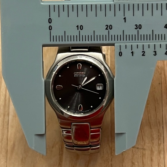 Citizen Eco-Drive Ladies Watch Black Dial WR100 Date Window Stainless Bracelet - Picture 13 of 14